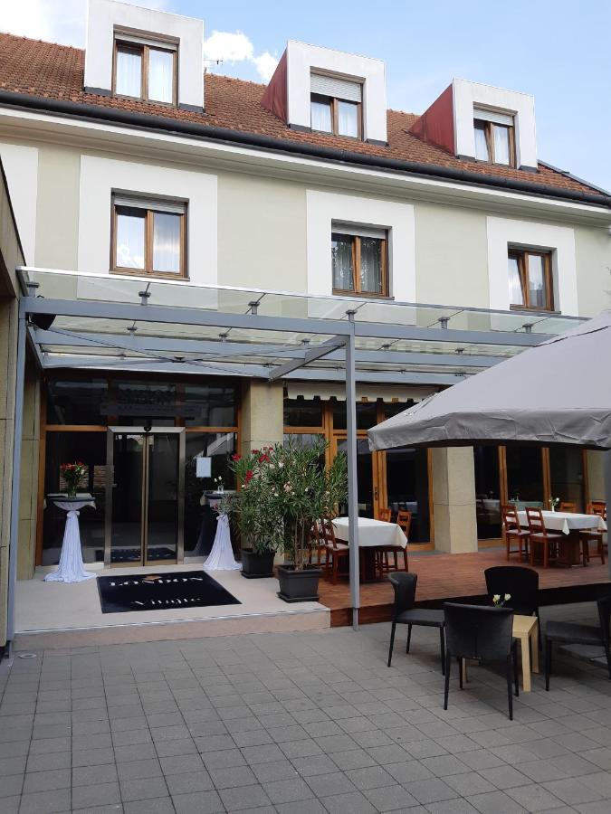 London Boutique Hotel & Restaurant Trnava Buitenkant foto